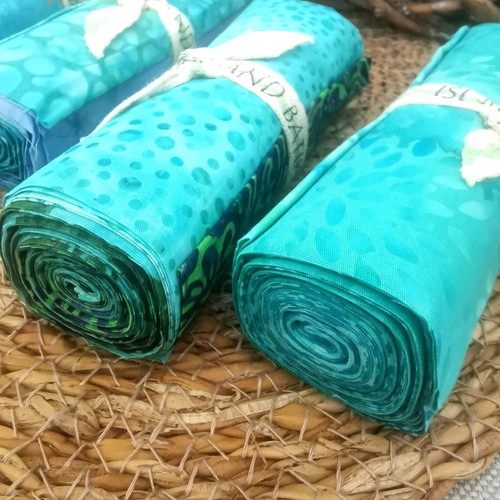Island Batik cotton fabric bundles for patchwork, Turquoise and blue jelly roll - Picture 3 of 12