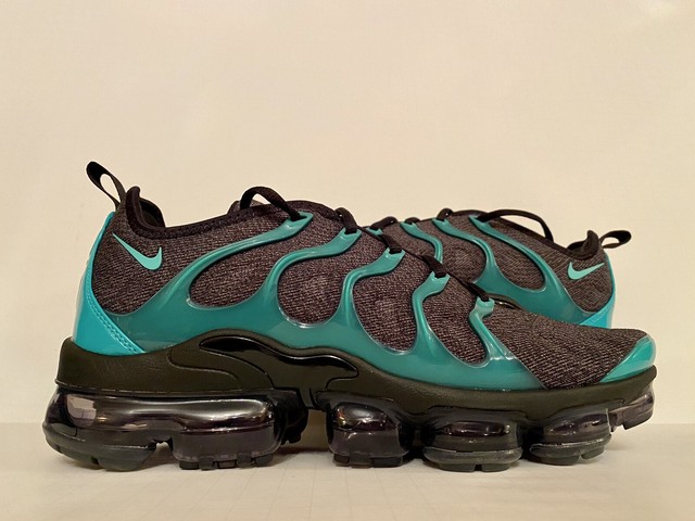 champs nike vapormax plus