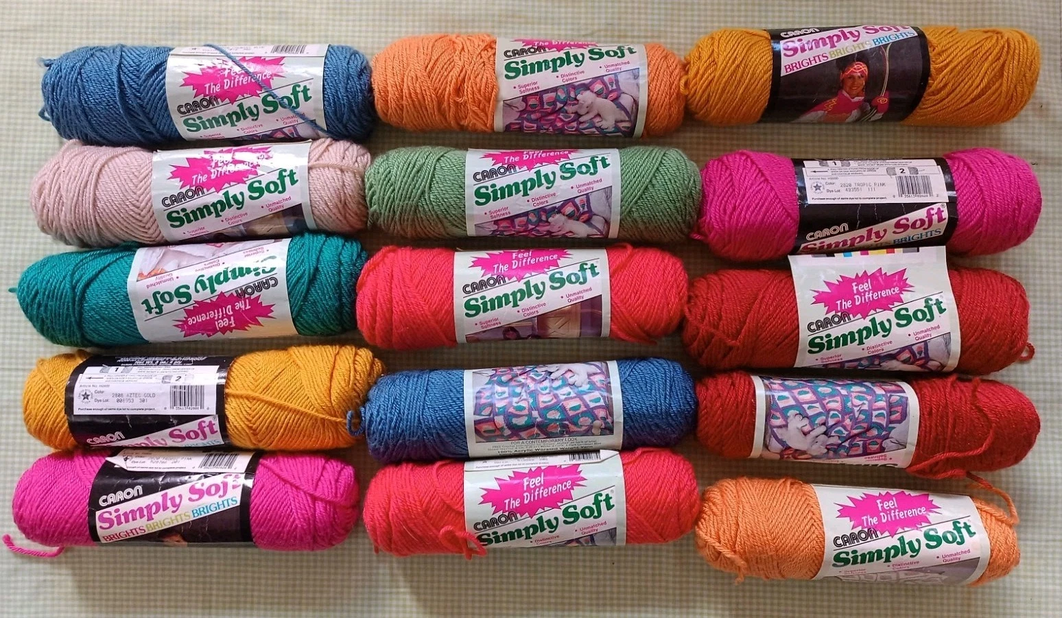 15 Skeins Caron Simply Soft Yarn 3 oz Mixed Colors 4 ply Worsted Weight NOS - product detail image 1