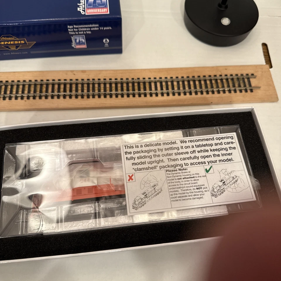 Genesis escala HO Frisco 544 GP7 Loco DCC y sonido #ATHG82348 NUEVO EN CAJA Foto 3 de 4