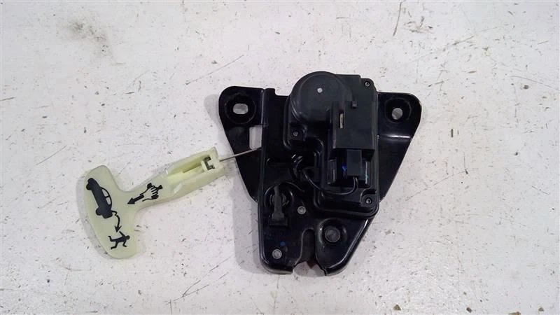 2008 - 2023 道奇挑战者后部曲柄甲板盖闩锁活动器 4589217AF — 第 2/4 张图片