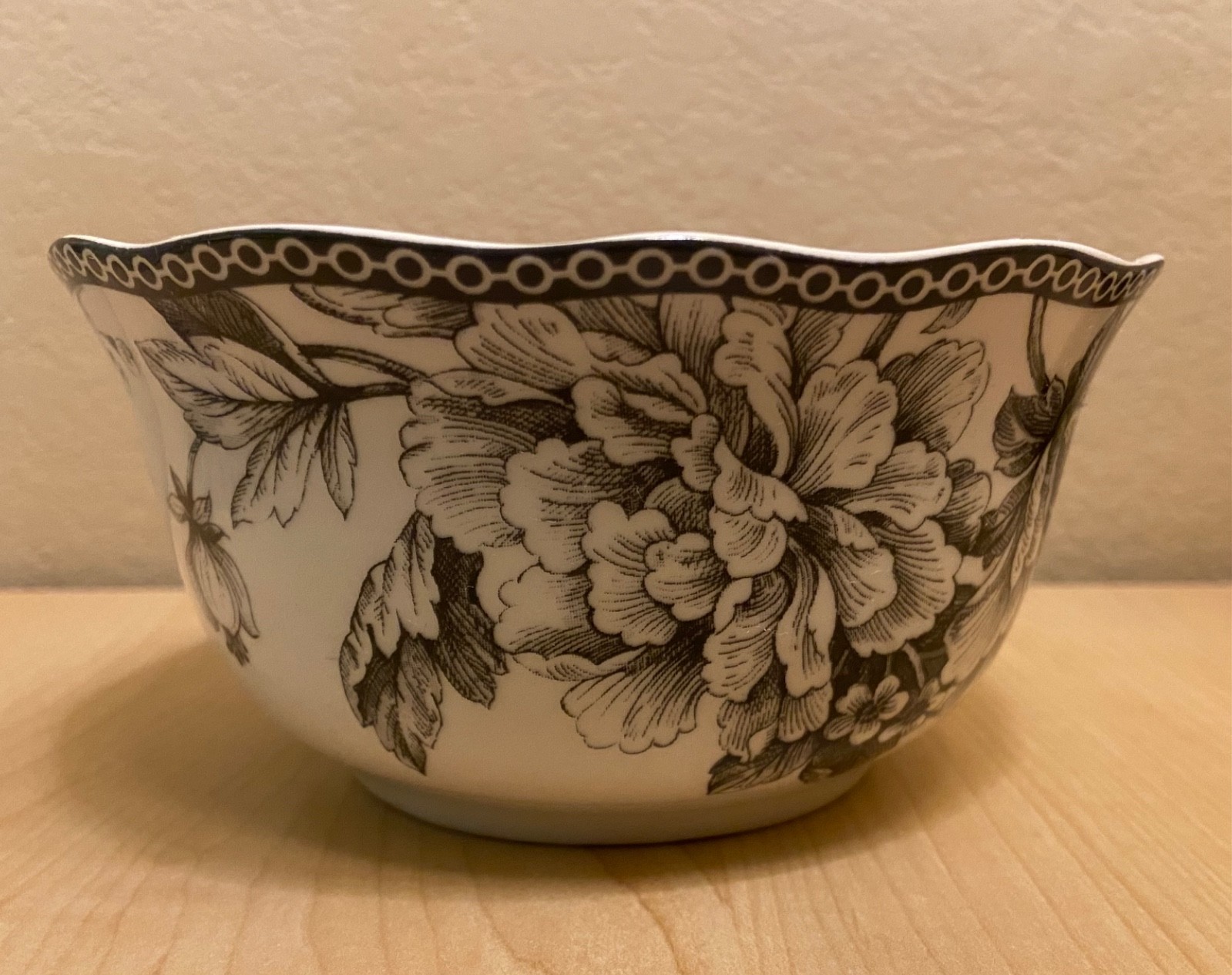 1 Adelaide Black by 222 Fifth Soup Cereal Bowl Birds Floral scalloped