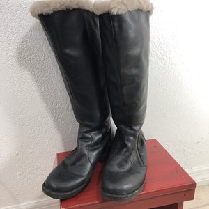 bota com pelo de carneiro dentro