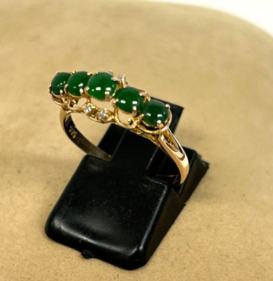CHARMANTER RING 14K GELBGOLD 5 STEINE JADE CABOCHON & DIAMANT AKZENT GRÖSSE 7,5