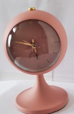 Retro Space Age Stil Tischuhr mit Licht und Wecker in funktionstüchtigem Zustand