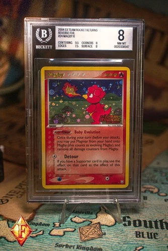 2004 POKEMON EX TEAM ROCKET RETURNS #24 MAGBY-REVERSE FOIL BGS 8 HOLO BLEED