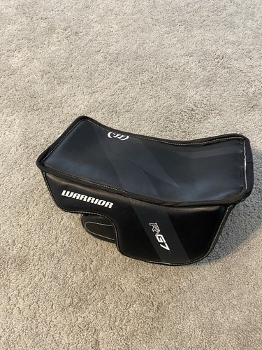 Warrior R/g7 Yth Blocker black on black pre-owned great condition right handed