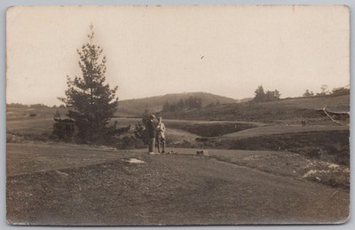 Golfszene auf einem unbekannten Platz RP Postkarte