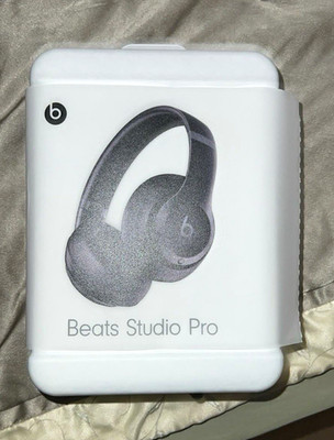 Beats by Dr. Dre Beats Studio Pro Wireless Bluetooth Over-Ear Black Case