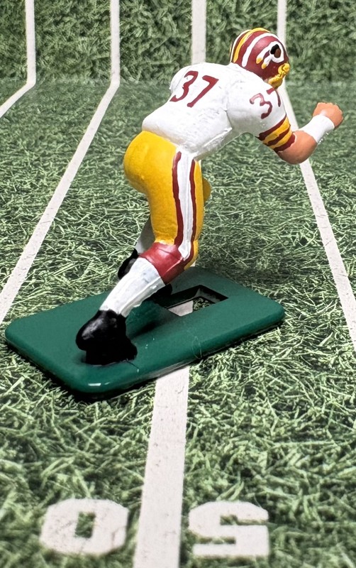 tudor electric football PAT FISCHER (Washington Redskins)