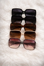 Wholesale Oversized Square Sunglasses V5332A   12-Piece Pack