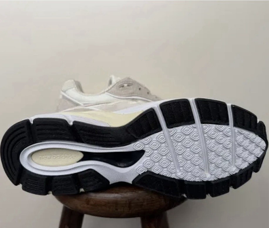 New Balance Stüssy x 990v4 Sneakers Size 10 White/Cream, Made in