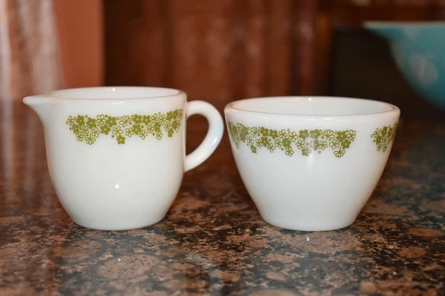 Vintage Pyrex Spring Blossom Creamer and Sugar Bowl (no lid)