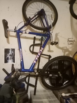 2008 Men Trek Series 6000 black aluminum mountain bike, 26