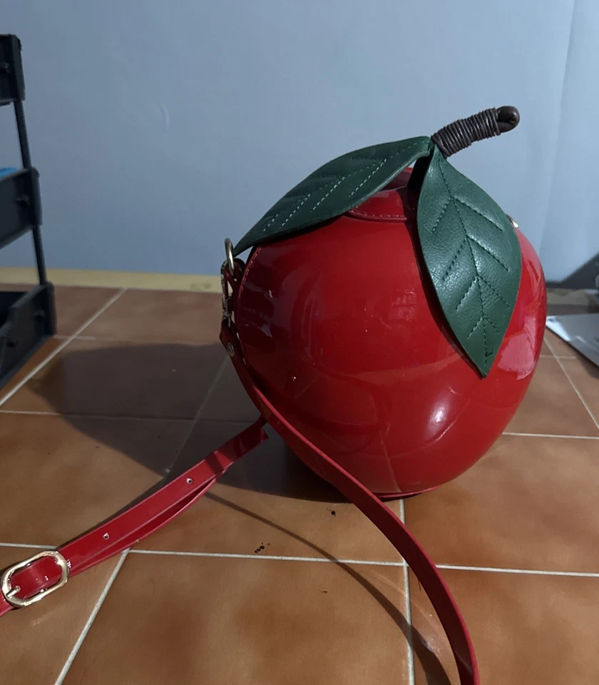 Novelty Red Apple Crossbody Shoulder Bag Faux Patent Leather Zip Fastening - Image 2 of 4