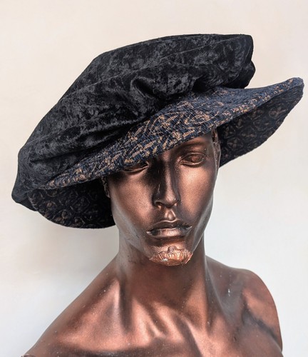 Custom-made Renaissance hat In Velvet - cosplay/LARP/reenactment - Picture 3 of 9