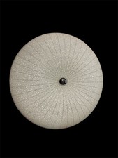 Plafoniera rotonda con un diffusore in vetro testurizzato di murano