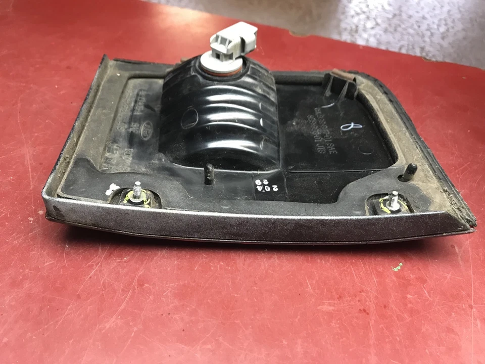 00-02 Lincoln LS Left LH Driver Inner Tail Light Trunk Lamp Lincoln Emblem  - Imagem 3 de 4