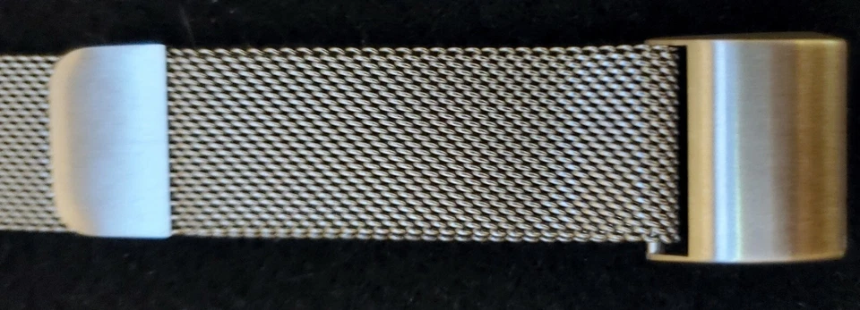 Magnetic Milanese Loop Mesh Silvertone Watch Band For FitBit Charge 2 - 6.25 lg - Imagem 2 de 4