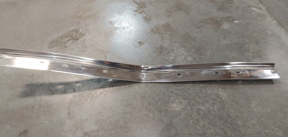 NICE 1975 1976 CHEVROLET LAGUNA FRONT BUMPER PAD CHROME TRIM 347349 - Image 3 of 4