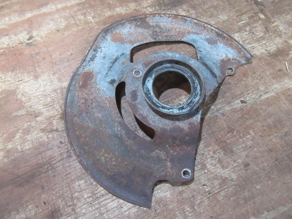 Chevrolet Camaro 1978 husillo delantero freno cubierta antipolvo escudo lado pasajero  Foto 2 de 2