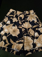 Hilary Radley ladies High Waisted Linen floral pattern Navy Shorts Size Small