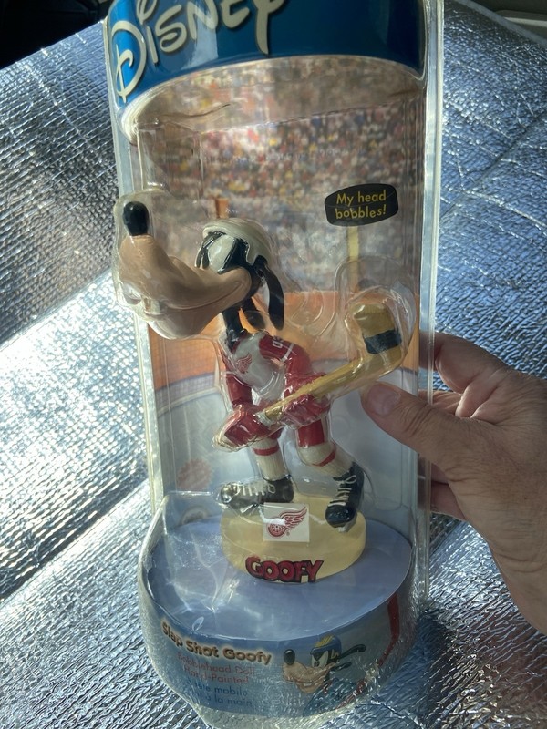 Vintage Disney Goofy Slap Shot Detroit Red Wings Bobblehead Figure in Package