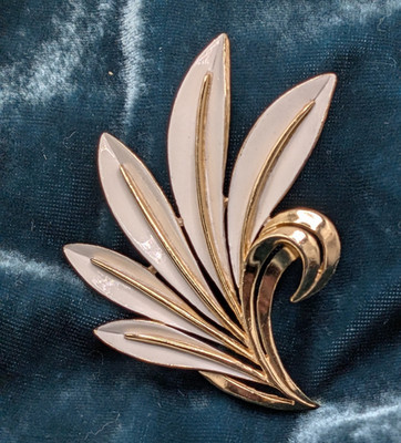 Antique Crown   Trifari Signed White Enamel Gold Leaf Spray Brooch *broken pin*