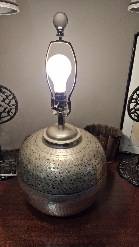 Lámpara redonda Pottery Barn martillada a mano plata níquel grande retirada 21" de alto Foto 2 de 4