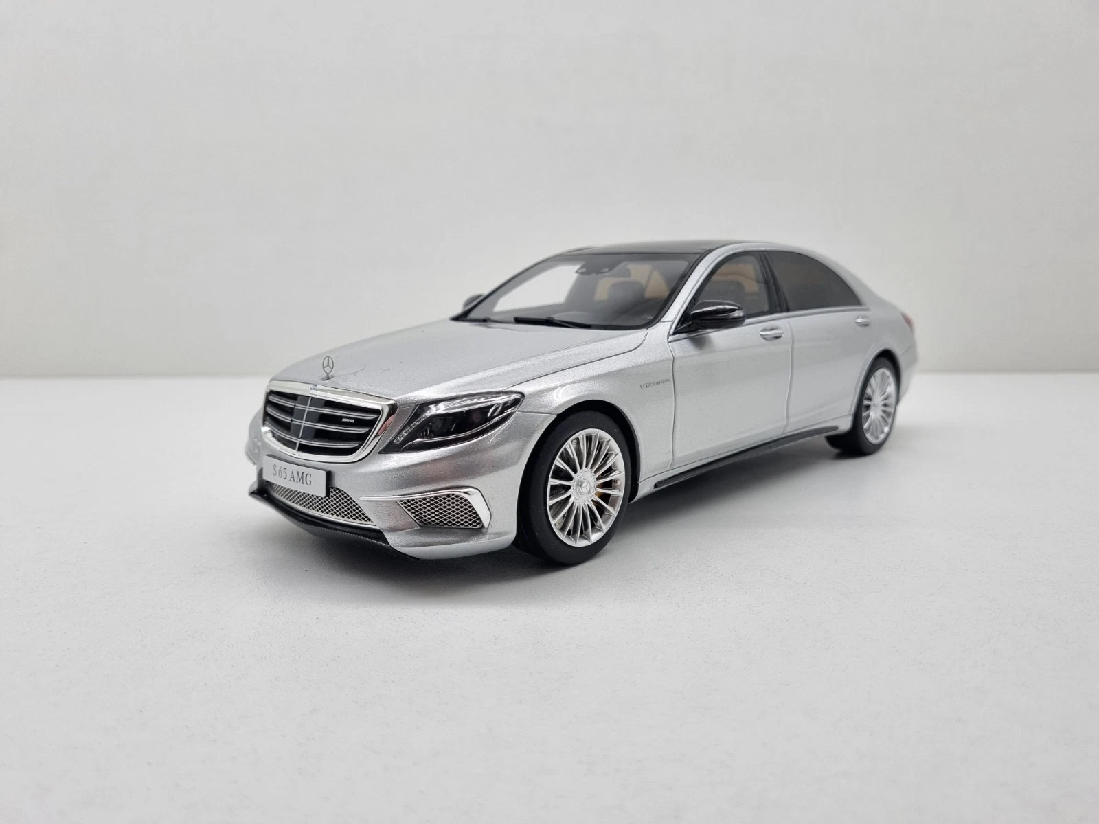 1:18 GT SPIRIT MERCEDES BENZ S CLASS S65 AMG 1/18 GT067 LIM. 1/1500 No... - Imagen 3 de 21