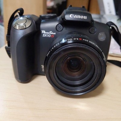 Canon PowerShot SX10 IS Digital Camera 20x Zoom Lens Excellent Condition
