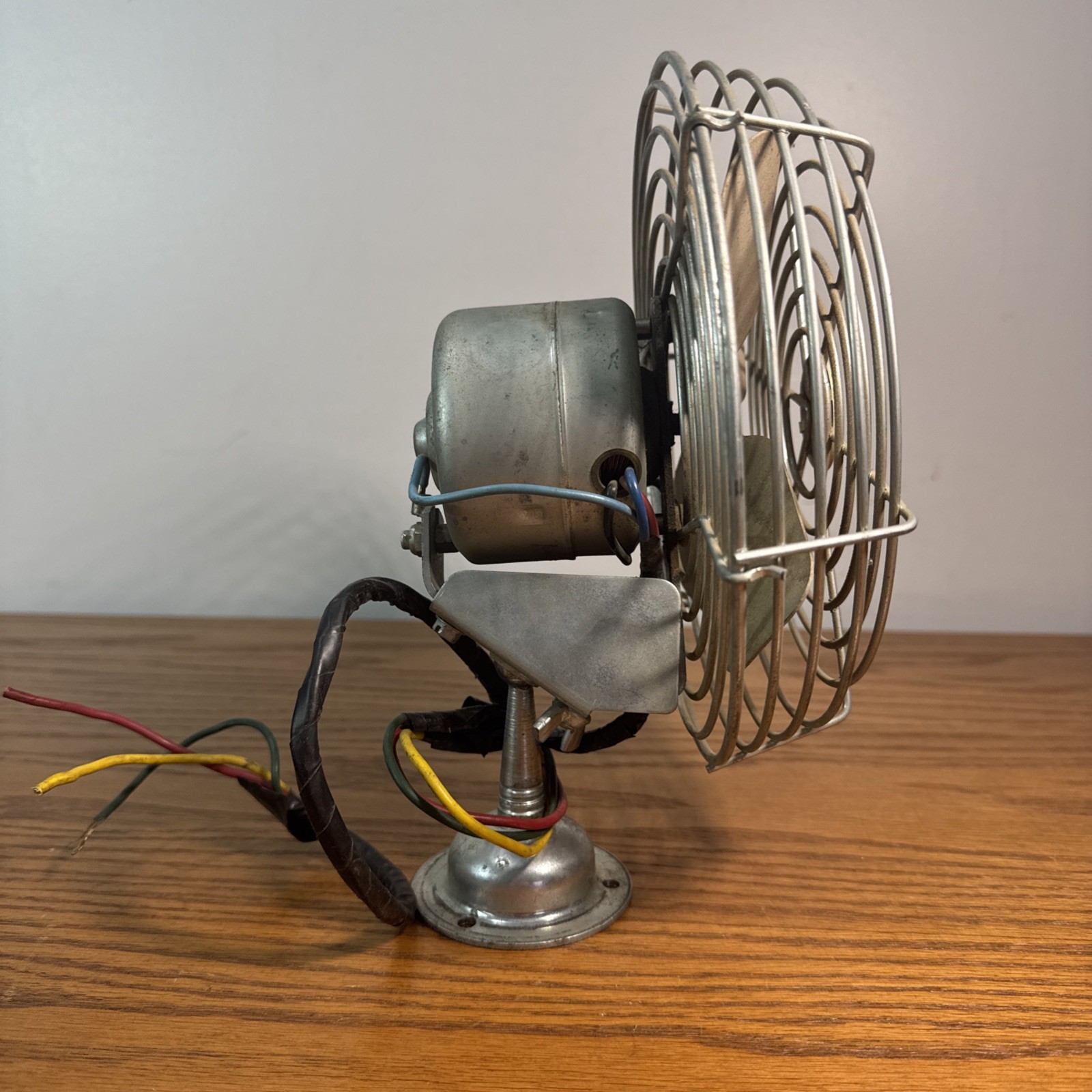 8" Casco Deluxe Truck Bus 4 Blade 12 Volt Fan Wire Cage Dash Mount