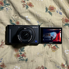 Sony ZV-1 Cybershot DSC Vlog Camera 20-29.9MP Flip Screen Black