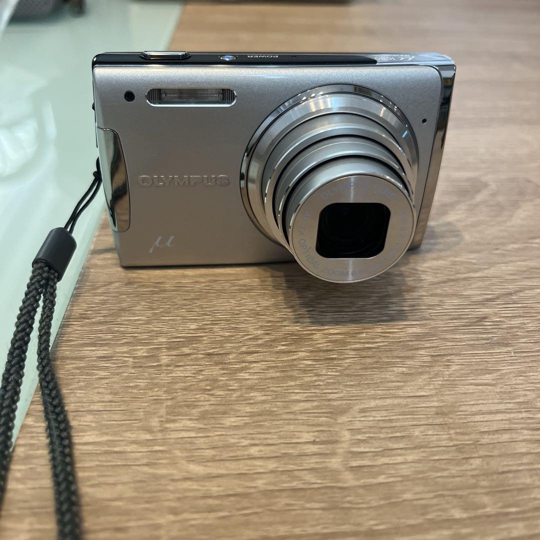 OLYMPUS μ (ミュー) 1060 SILVER Olympus µ 1060 10MP Compact Digital Camera Silver Stylish