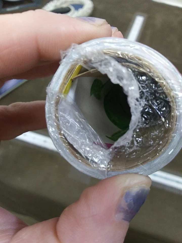 Yankee Candle sketchy dinosaurs/dogs #1667655 reversible gift Wrapping Paper - Image 4 of 4