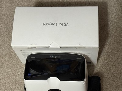 Zeiss VR one Virtual Reality Headset With Box