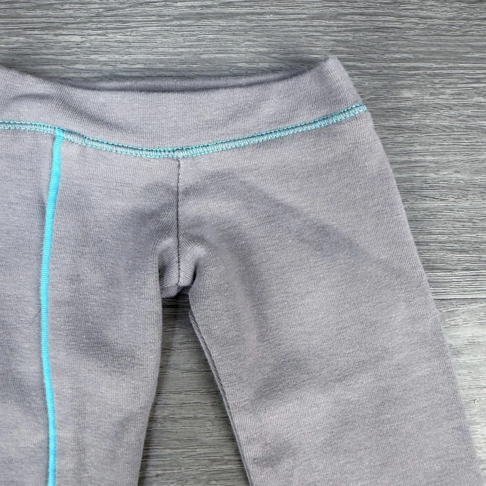 Boneca American Girl 18" Mia's Practice Outfit cinza calça esportiva somente - Imagem 3 de 4