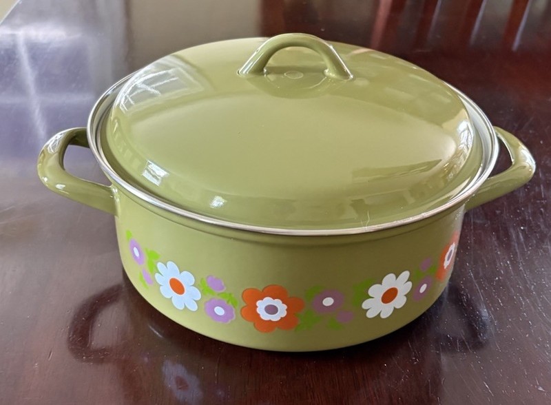 Vtg Avocado Enamelware Dutch Oven Sauce Pan 1970's Flower Power Kitchen Ware