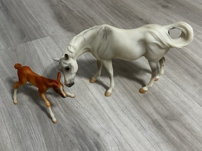 Breyer Susecion & Le Fire Nuzzling Stute & Fohlen Rentner Pferd Modell Set #1175