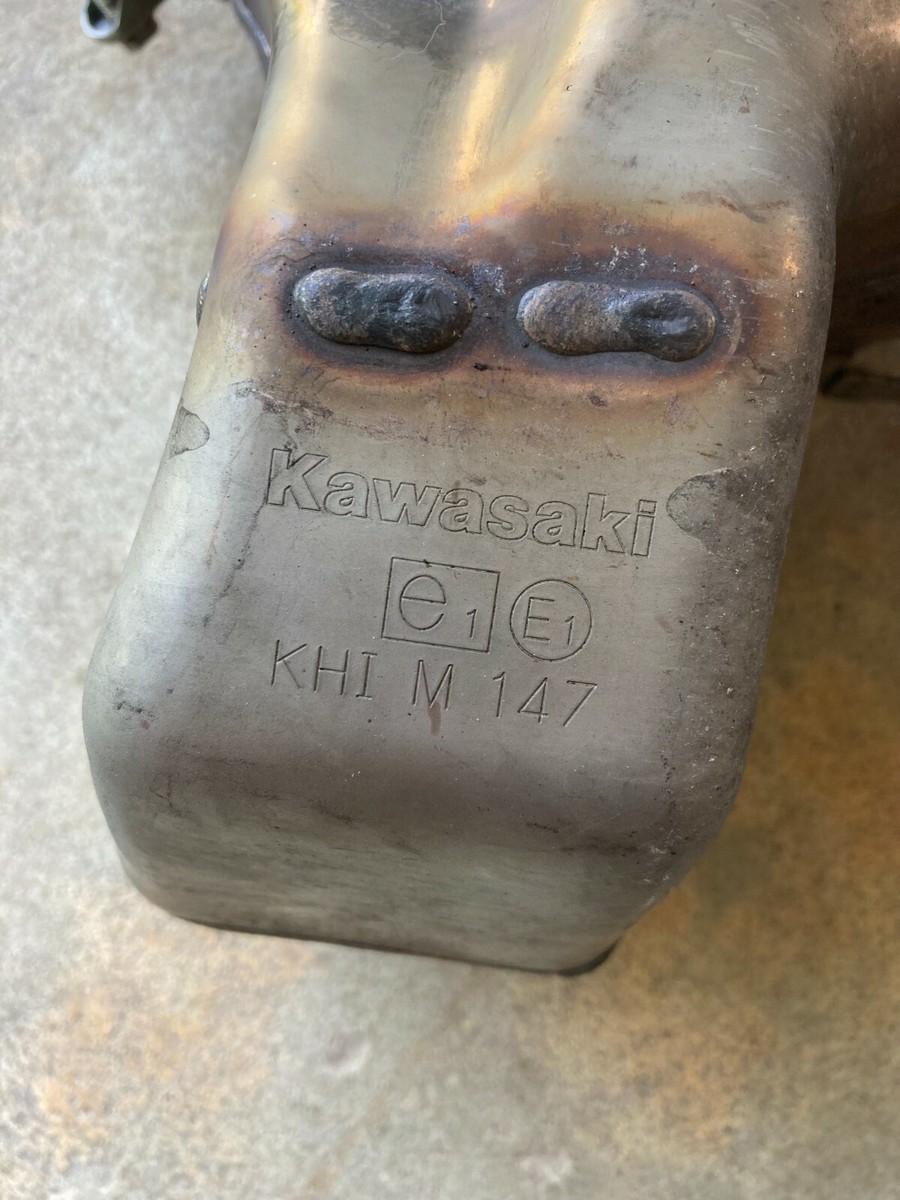 2019 Kawasaki Ninja ZX6r Exhaust Mid Muffler Catalytic Converter