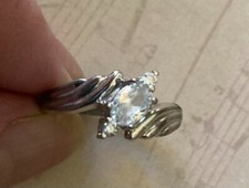 BEAUTIFUL STERLING SILVER CZ RING 3 STONE - SIZE 6