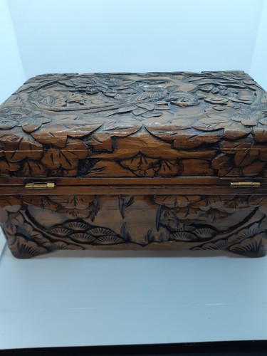 Vintage Hand Carved Chinese Camphor Jewellery wood Box Brass latch Birds Lined - Picture 6 of 8