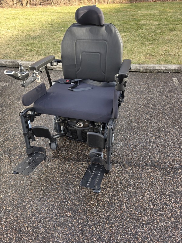 Quantum Edge 3 Swing-Away Right Joystick Mount for Wheelchair