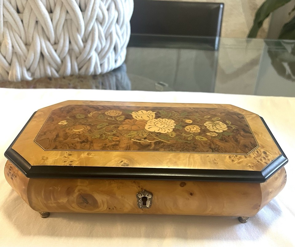A Swiss-made Reuge 36-note movement playing Vivaldi's Four Seasons, housed in gorgeous burl wood — this is heirloom-tier vintage craftsmanship.