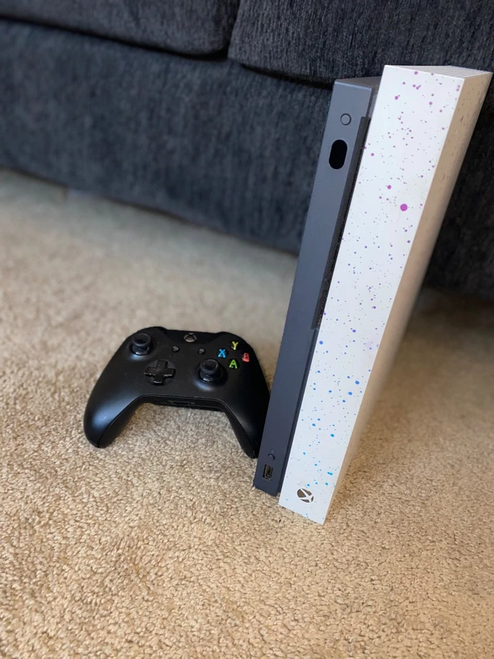 Consola XboxOne X Foto 2 de 4