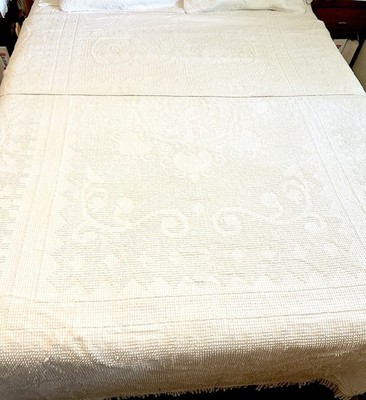 Vintage 1950's Twin Size Candlewick Hobnail Chenille Bedspread Fringed 78 X 105