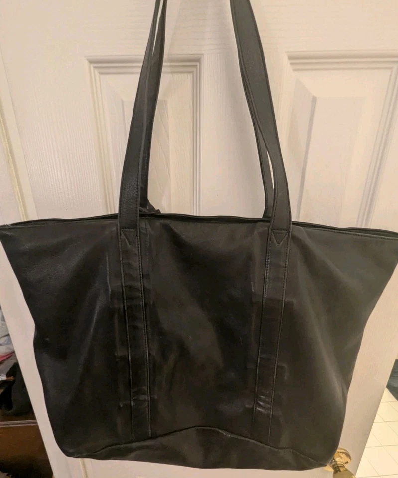 Bolso de mano Tumi de cuero negro para pasar la noche 22x13 Foto 2 de 4