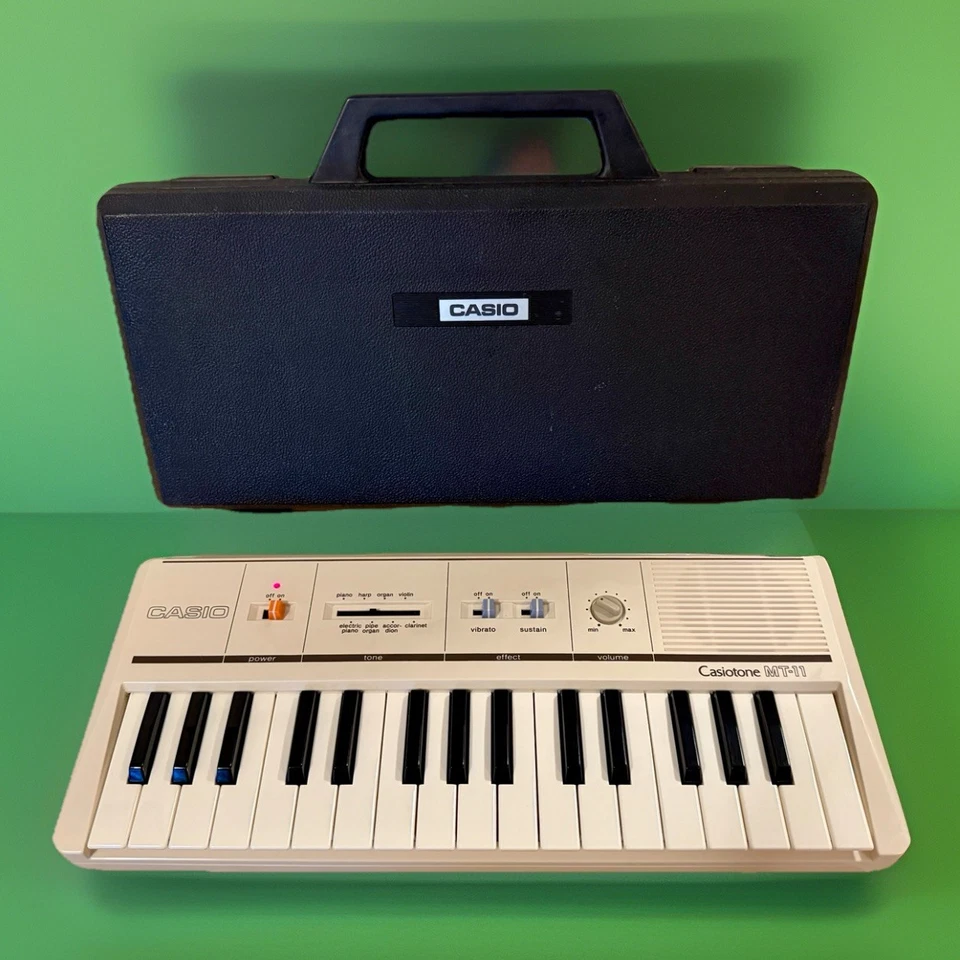 Винтажная электронная клавиатура Casio Casiotone MT-11, аналоговая, 32 клавиши, ПРОТЕСТИРОВАНА, с чехлом - Изображение 2 из 4