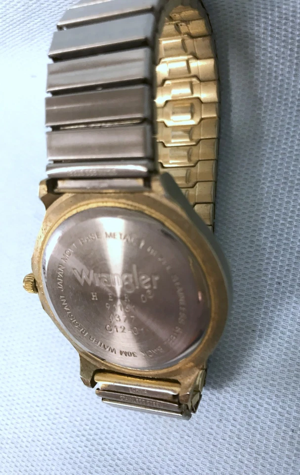 MEN'S WATCH Vintage Wrangler Gold Tone Day/Date Unique Hands w/Gold Numbers (A2) - Image 3 of 4