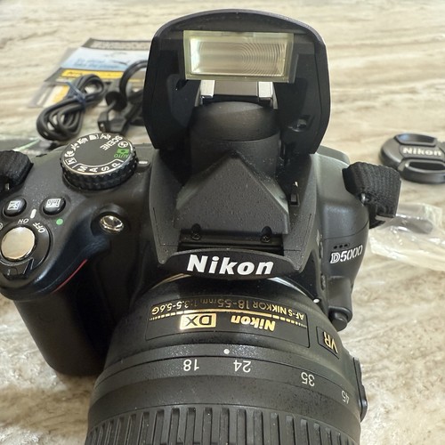 Nikon D5000 Digital SLR Camera AF-S DX Nikkor 18-55mm 1:3.5-5.6G VR Lens/Bag/SD - Picture 6 of 22